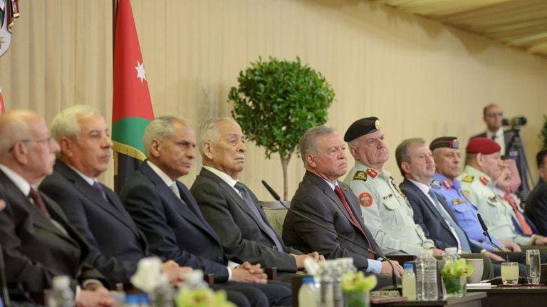 الملك يلتقي مجموعة من رفاق السلاح بيوم الوفاء للمتقاعدين العسكريين والمحاربين القدامى