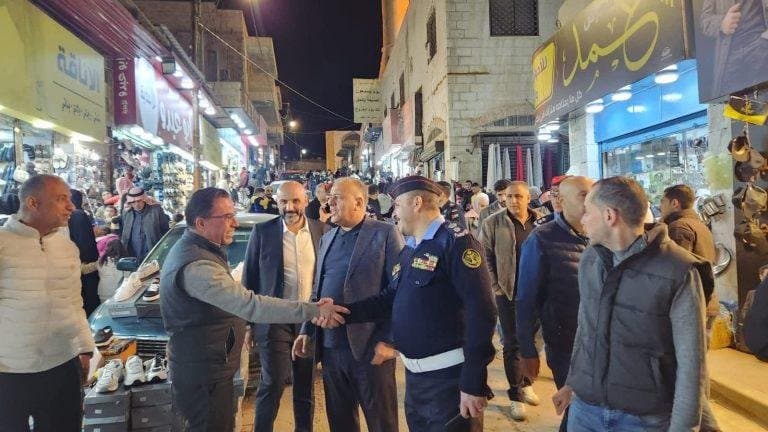 جوله تفقديه لمحافظ مادبا على الاسواق