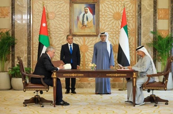 الأردن والإمارات يوقعان الاتفاقيَّات لبدء إجراءات تنفيذ مشروع سكَّة حديد ميناء العقبة