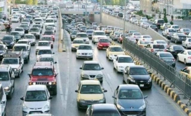 تعطل حافلة يتسبب بأزمة سير خانقة في صويلح