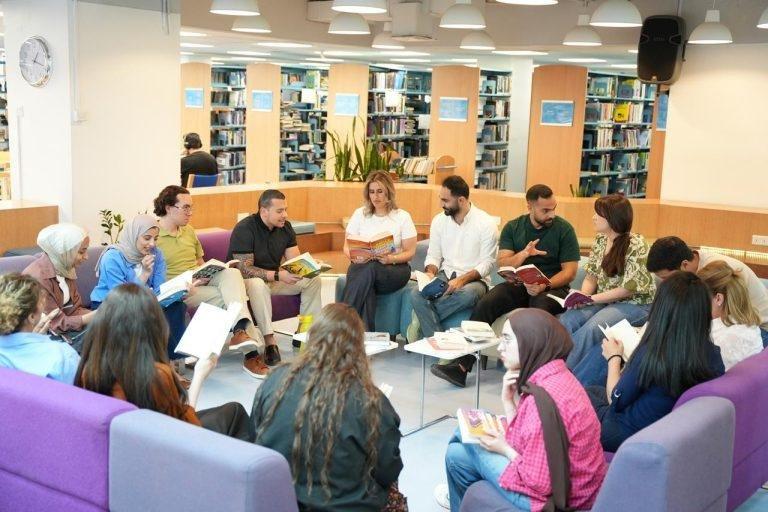 أندية القراءة .. منصة حيوية لتعزيز الثقافة والحوار