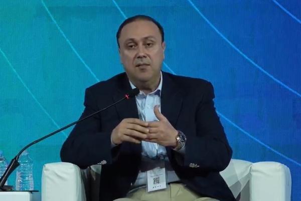 المومني يدعو للموازنة بين السرعة والدقة عند التعامل مع الذكاء الاصطناعي
