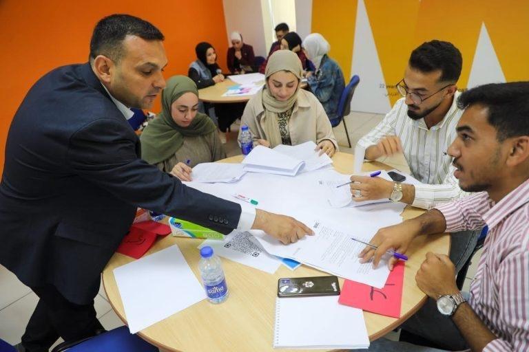 مركز تطوير الأعمال يُسلّح الخريجين بـ "الجاهزية المهنية" والقانونية