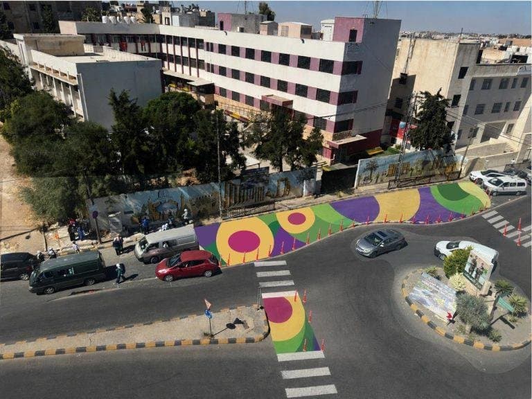 مركز زها الثقافي ينفذ مبادرة تهدئة الشوارع "نحو شوارع آمنة ومستدامة لأطفالنا” في محيط مدرسة أم السماق الشمالي