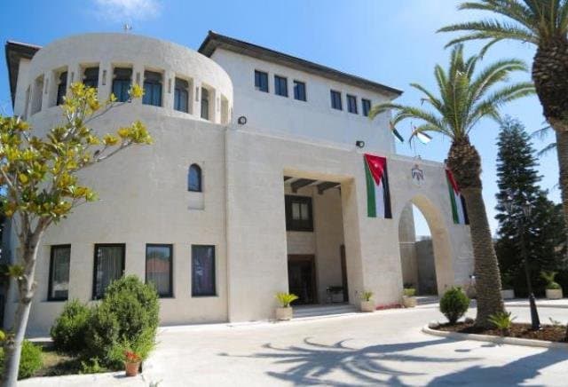 تعزيز خطوط الكرك والزرقاء والعقبة ب30 حافلة إضافية ضمن الدعم التشغيلي