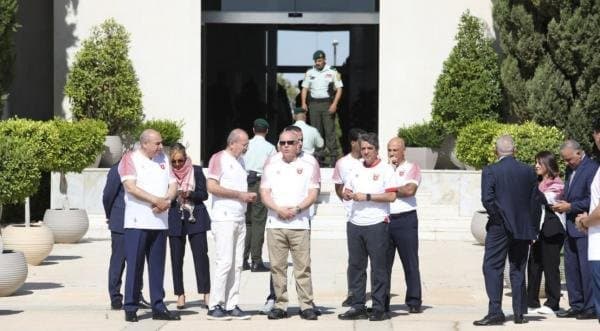 نائب الملك يستقبل النشامى لدى عودتهم للأردن