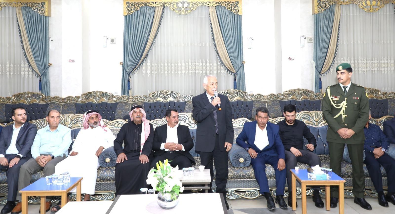 مندوبا عن الملك وولي العهد.. العيسوي يعزي عشيرة الشراري