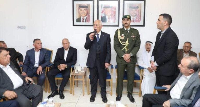 مندوبا عن الملك وولي العهد .. العيسوي يعزي الرواشدة