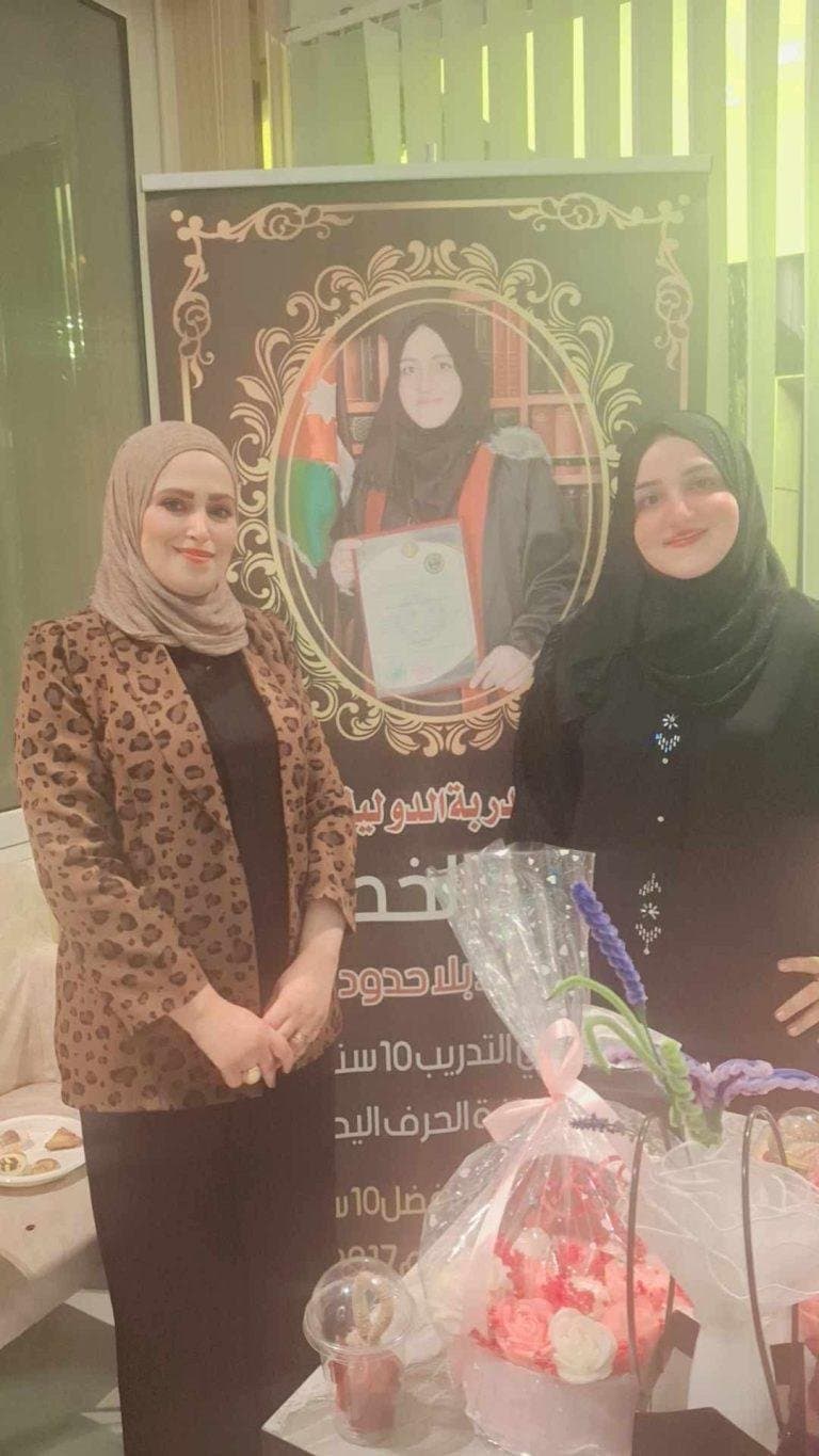 الجبرة تؤكد أهمية التمكين الاقتصادي والقانوني للمرأة خلال مشاركتها في برنامج المواهب الحرفية
