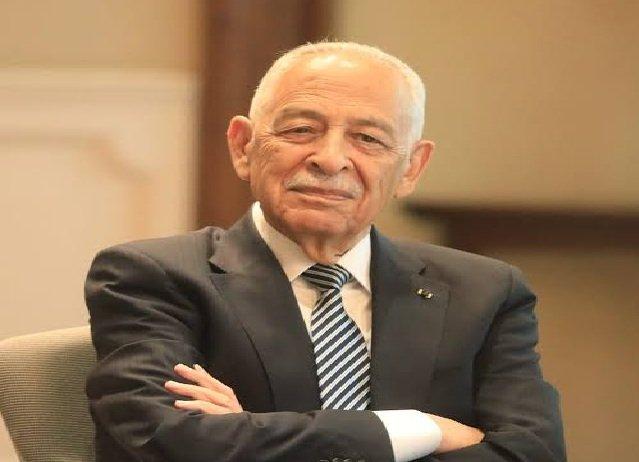العيسوي ينقل تمنيات الملك وولي العهد بالشفاء للفريق المتقاعد فاضل علي فهيد