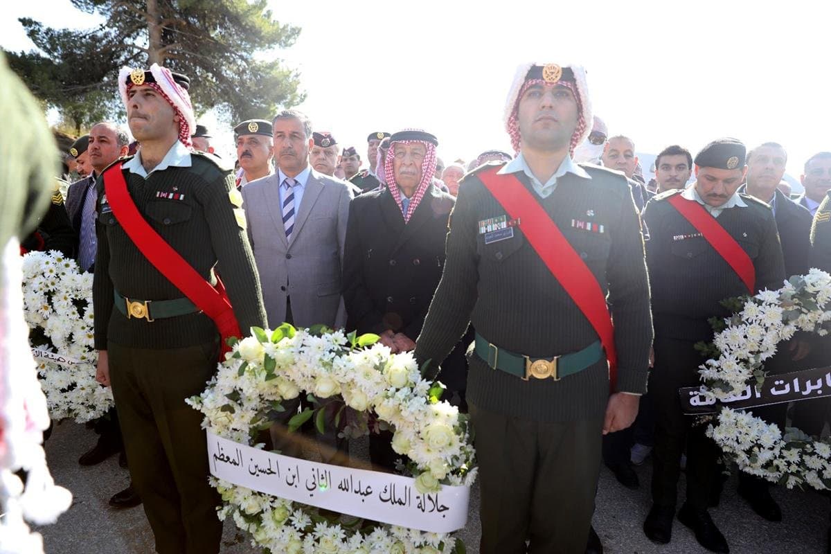 مندوبا عن الملك وولي العهد.. العيسوي يشارك في تشييع جثمان رئيس الوزراء الأسبق علي أبو الراغب