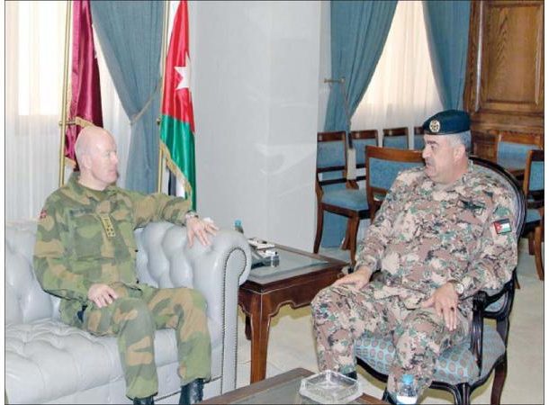 فريحات يستقبل رئيس أركان القـوات الدفاعيـة النرويجيــة
