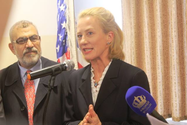 السفيرة ويلز تفتتح  توسعة مركز صحي الامير الحسن في كفرنجة .