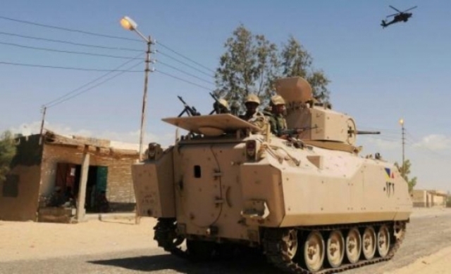 مقتل 5 جنود مصريين في تفجير مدرعة