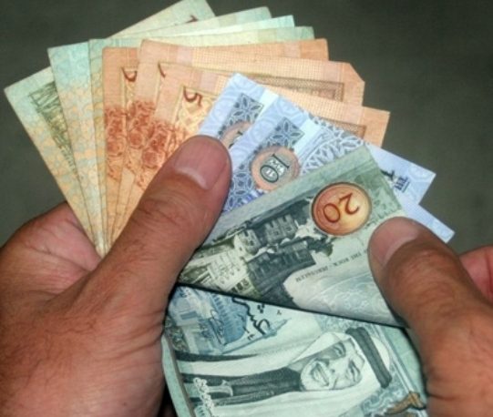 المومني : لن ندفع رواتب لشخص لا يعمل