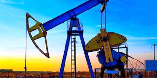 أسعار النفط تهبط مع تباطؤ الطلب