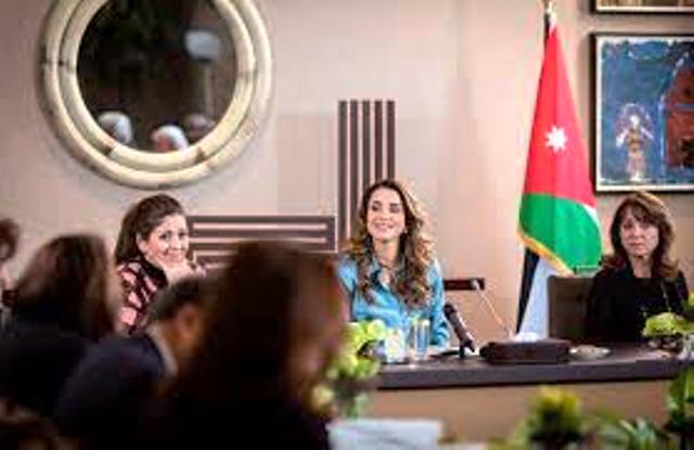 الملكة رانيا تلتقي مجموعة من التربويين والأكاديميين