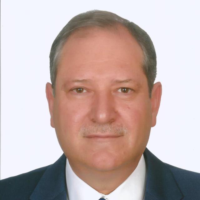 الدكتور عباسي يباشر عمله رئيسا لأردنية العقبة