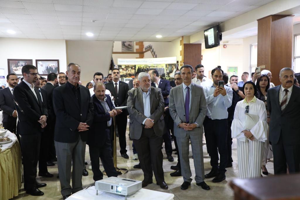 وزير السياحة والآثار يرعى يوم الخريج بكلية عمون الجامعية التطبيقية