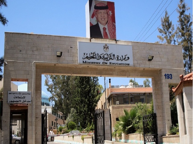 أوقات دوام طلبة المدارس بعد تثبيت التوقيت الصيفي