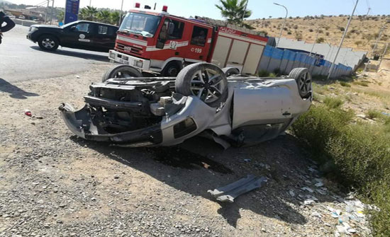 5 اصابات بتدهور مركبة على الطريق الصحراوي باتجاه عمان