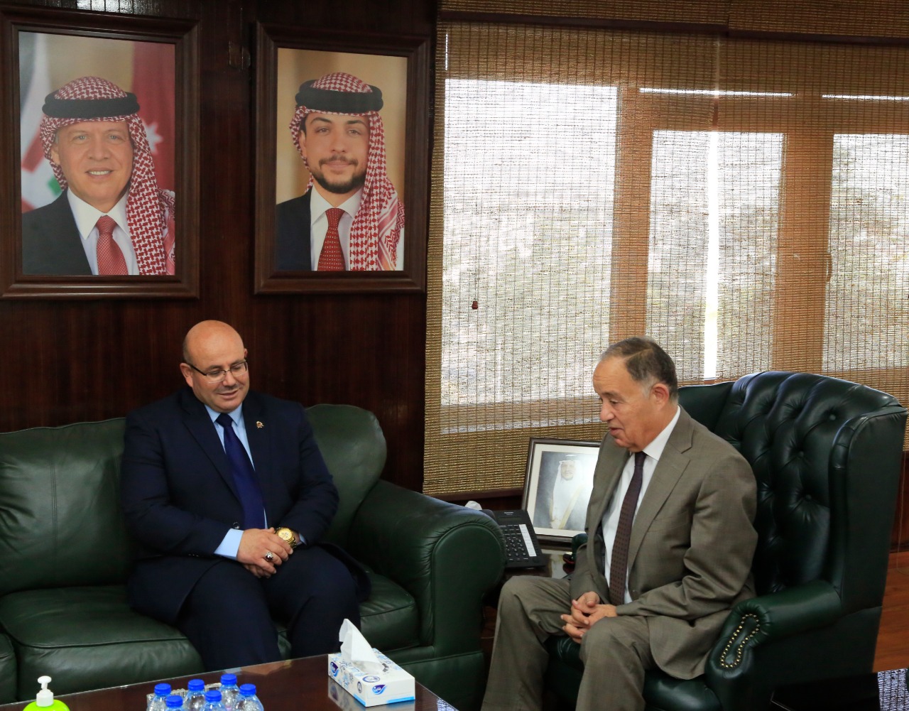 وزير المياه والري يجتمع مع رئيس بلدية معان ويؤكد حرص الوزارة على تطوير الخدمات في محافظة معان