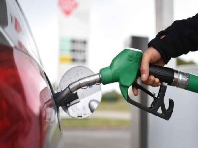 الحكومة: ارتفاع أسعار البنزين والكاز وانخفاض الديزل عالميا