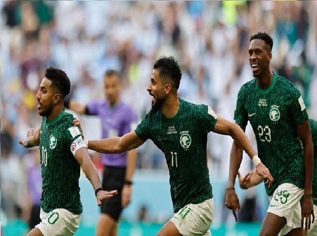 منتخب السعودية يتصدر مجموعته بكأس العالم