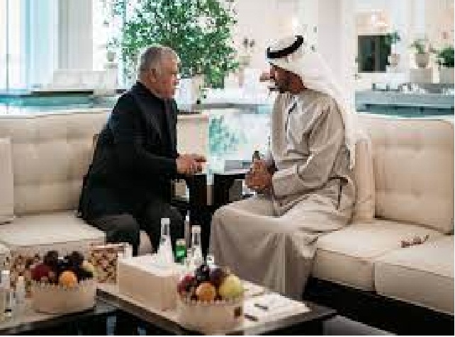 الملك يلتقي رئيس دولة الإمارات في أبوظبي