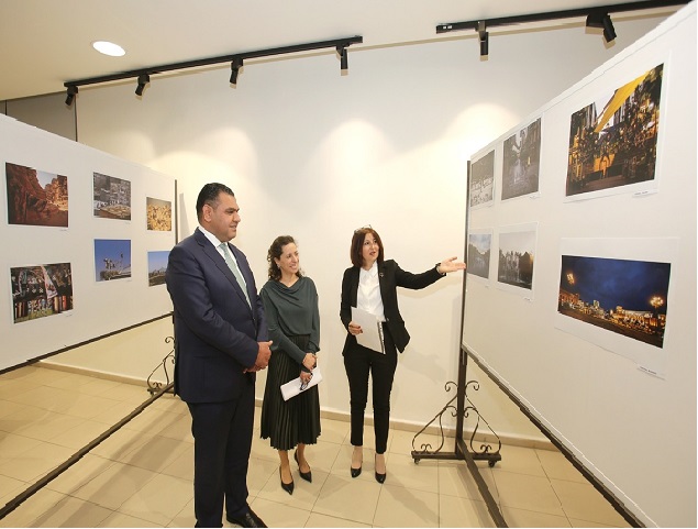 نائب امين عمان يفتتح معرض الصور 