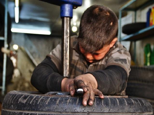 العمل تطلق حملة تفتيشية لمكافحة عمل الأطفال