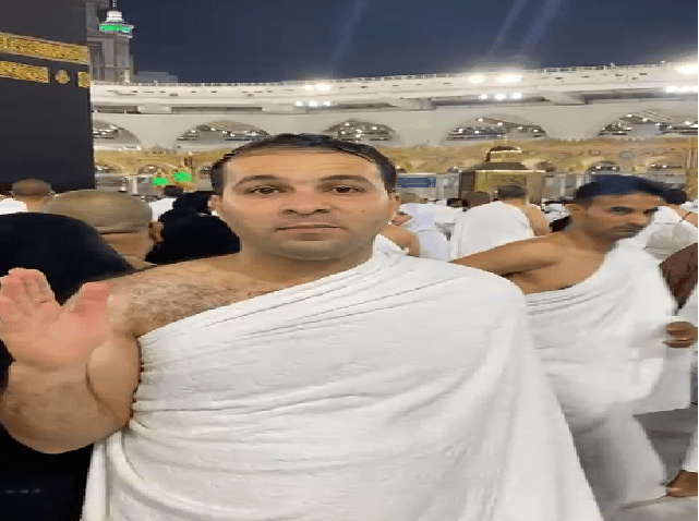 الطيب يؤدي العمرة عن روح شهيد الوطن عبدالرزاق الدلابيح
