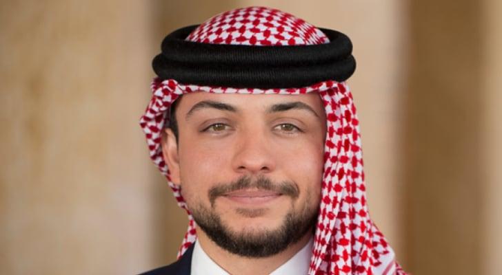 ولي العهد يستقبل رئيس مجلس الوزراء الكويتي لدى وصوله المملكة