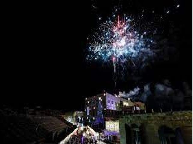 أنوار عيد الميلاد تضيء أحياء القدس العتيقة