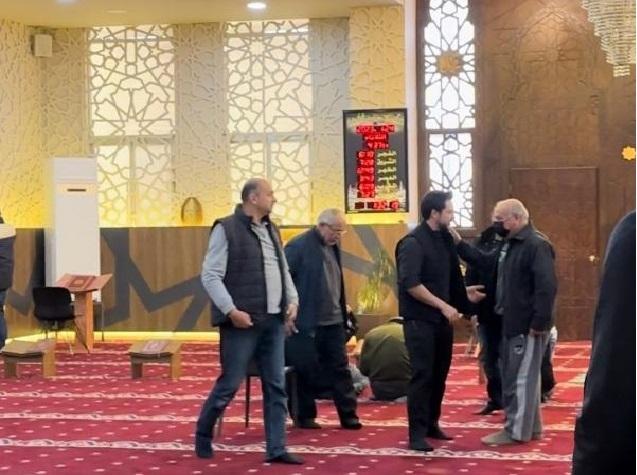 الامير الحسين يؤدي صلاة الاستسقاء في مسجد المؤمنين