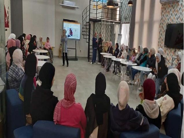 جلسة تعريفية عن جائزة الحسين للعمل التطوعي في شابات عجلون