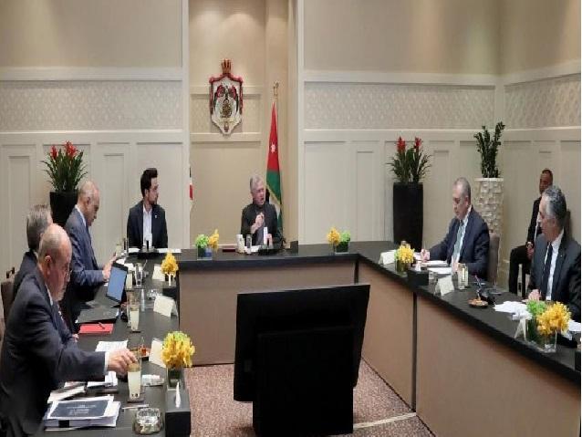 الملك يطلع على برنامج الحكومة