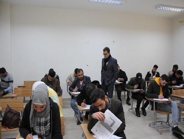 رئيس جامعة عجلون الوطنية يتفقد سير الامتحانات النهائية