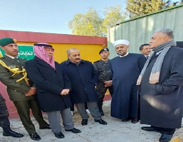 مندوبا عن الملك العيسوي يقدم واجب العزاء لعشيرة البطاينة