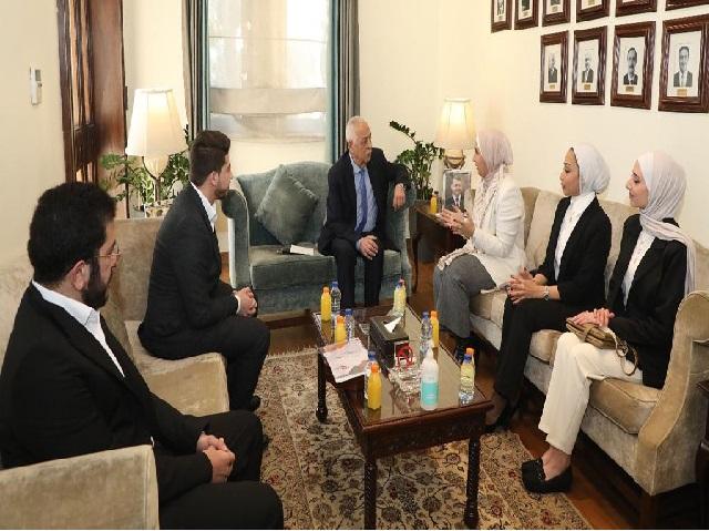 العيسوي يلتقي رئيس وأعضاء الجمعية الشركسية وفريق مبادرة شبابية صيدلانية