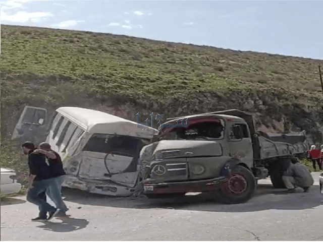 اربد: إصابات بحادث مروع بين باص نقل ركاب وقلاب على طريق بيت يافا