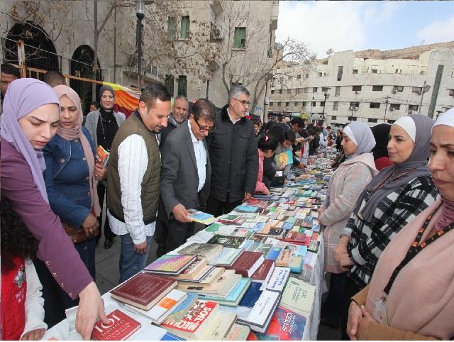 دائرة المكتبات توزع 10 الآف كتاب مجاناً بمناسبة يوم المدينة