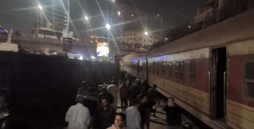 وفاة و16 إصابة في حادث خروج قطار عن مساره بمصر