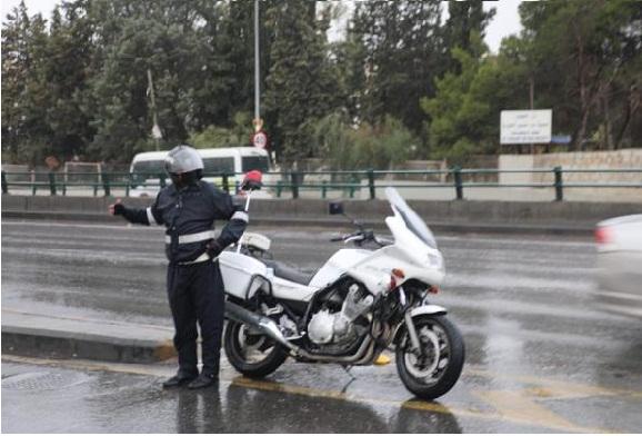 الإدارات المرورية تحذر السائقين: عودة الأمطار بعد انقطاع يؤدي للانزلاق