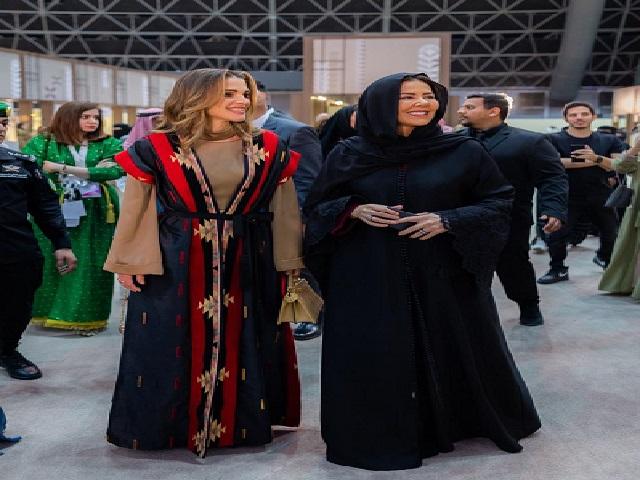 الملكة رانيا العبدالله تشارك في افتتاح معرض بساط الريح في جدة