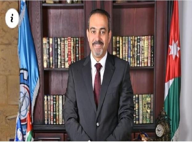 الزميل القرعان يهنىء الطبيب العلاونة بالاستاذية