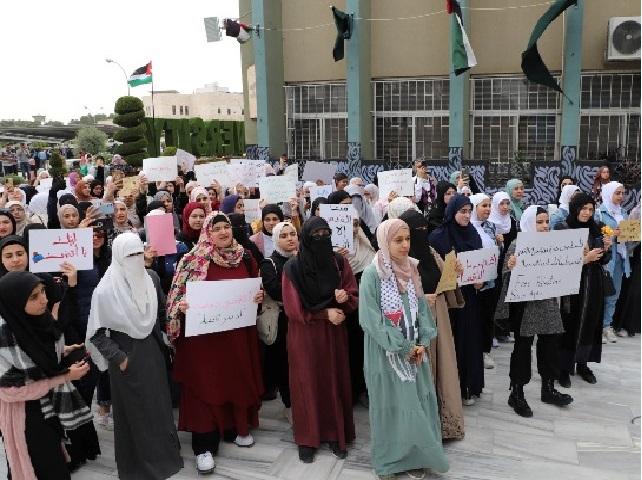 اليرموك: وقفة تضامنية طلابية نصرة للقدس والأقصى