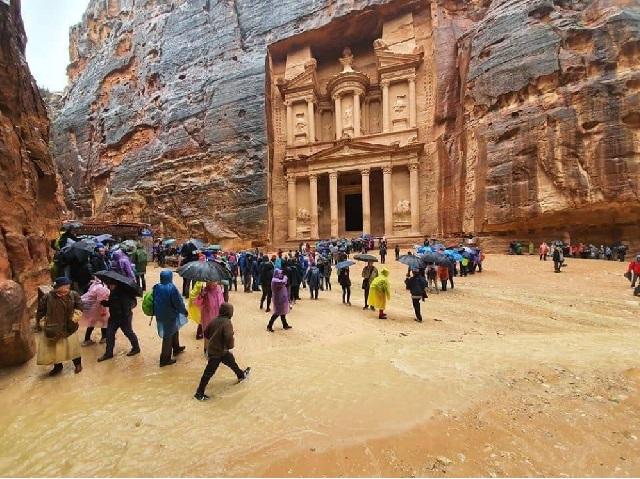 البترا: أمطار غزيرة وحركة سياحية اعتيادية