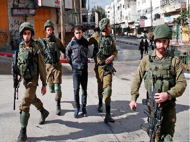 الاحتلال يعتقل 11 فلسطينيا بالضفة