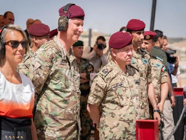 الملك وعاهل بلجيكا يتابعان تمرينا عسكريا مشتركا